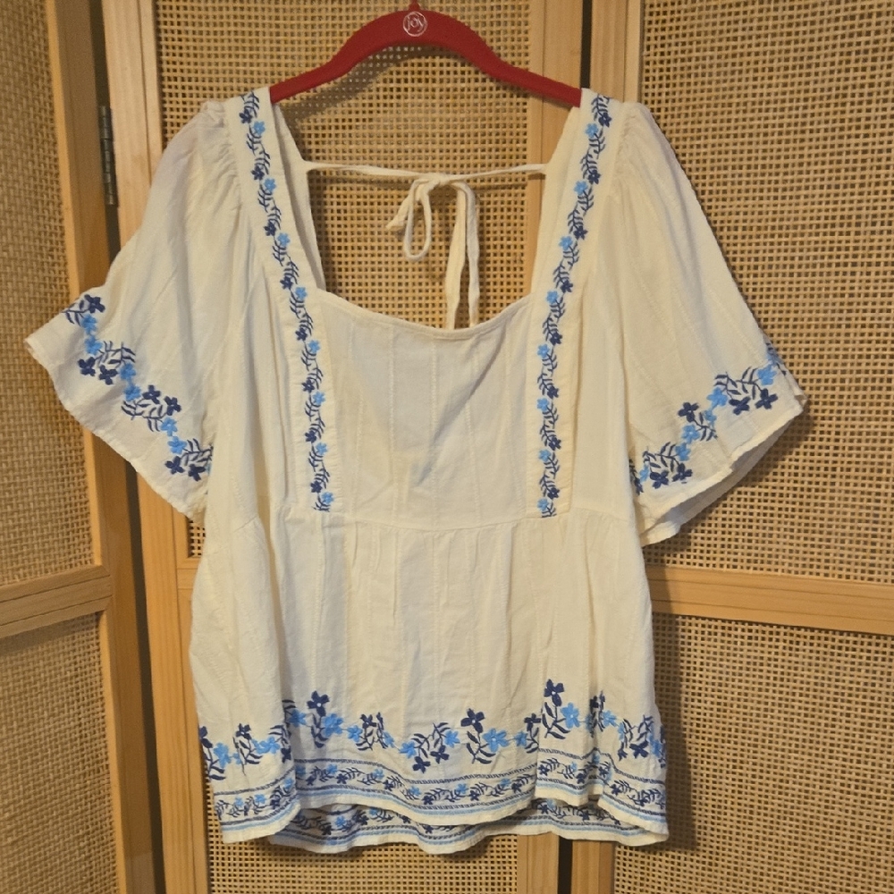 Old Navy White and Blue Embroidered Blouse Boho XL Spring